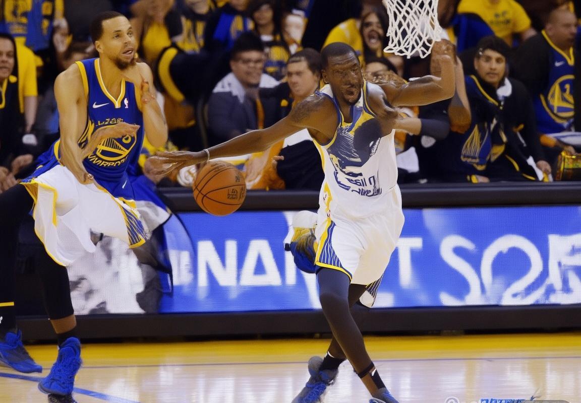 2017年NBA勇士对步行者巅峰对决：库里杜兰特神勇，奥拉迪波独木难支(图2)